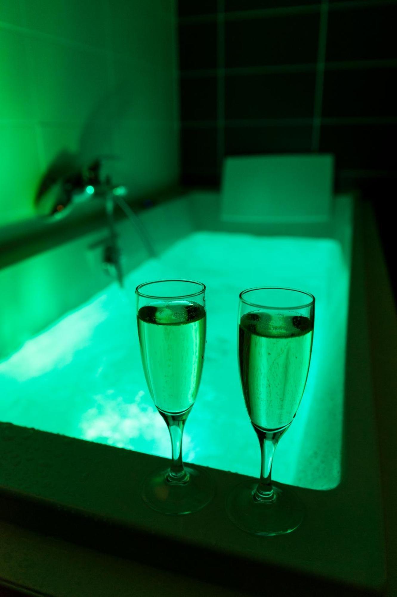 Brit Hotel Macon Centre Gare Экстерьер фото