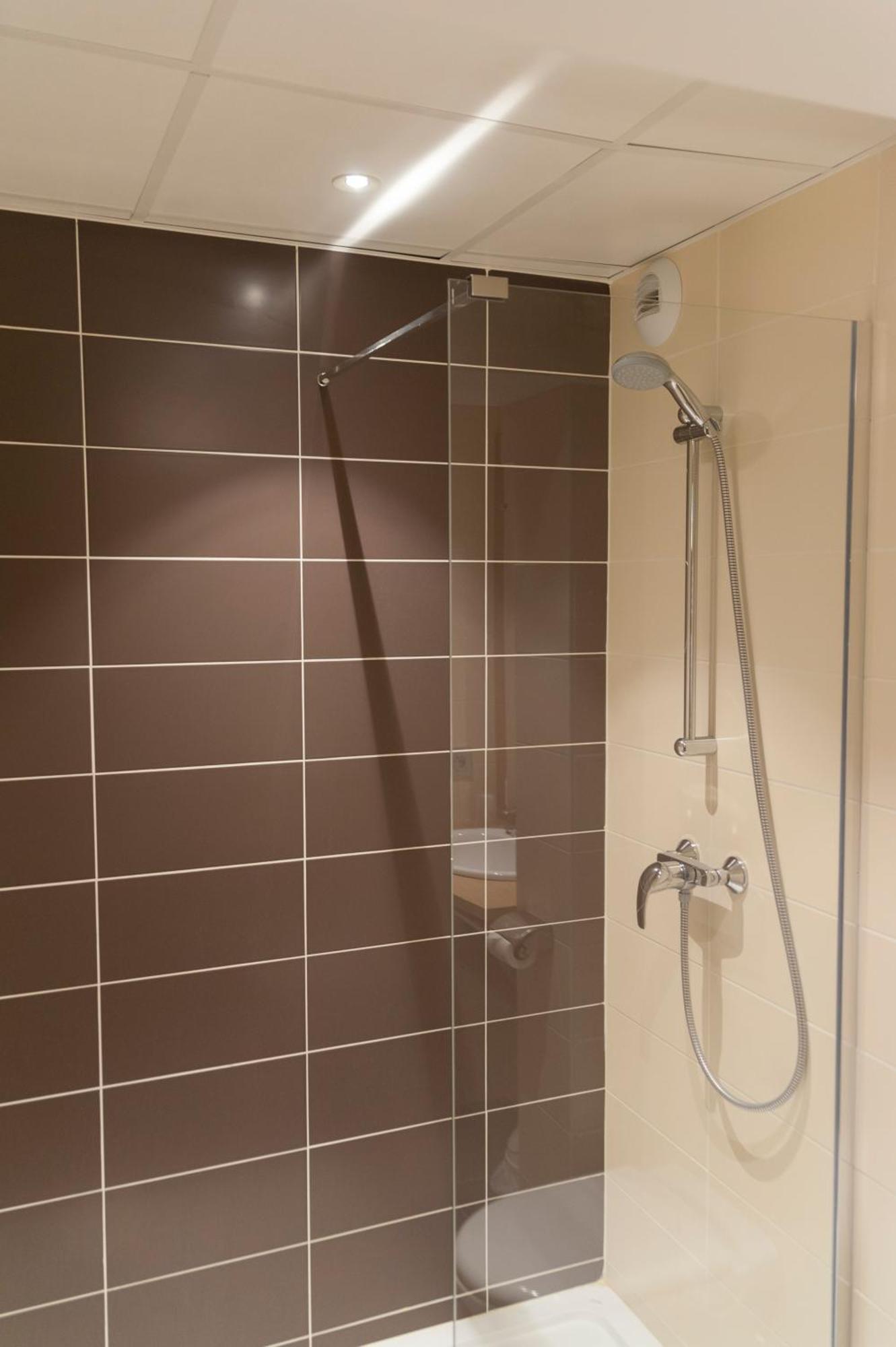 Brit Hotel Macon Centre Gare Экстерьер фото