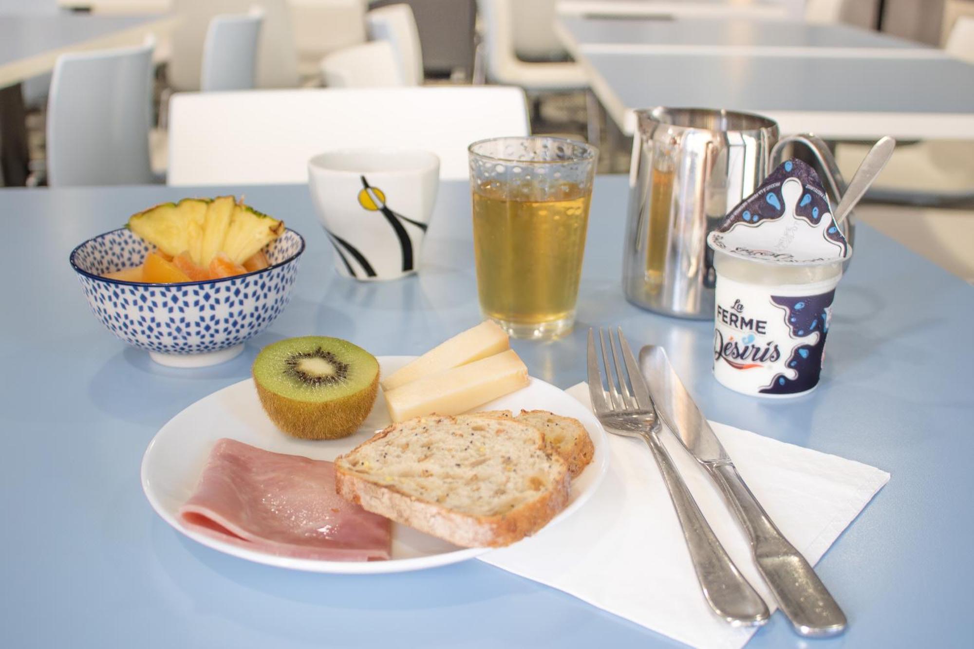 Brit Hotel Macon Centre Gare Экстерьер фото