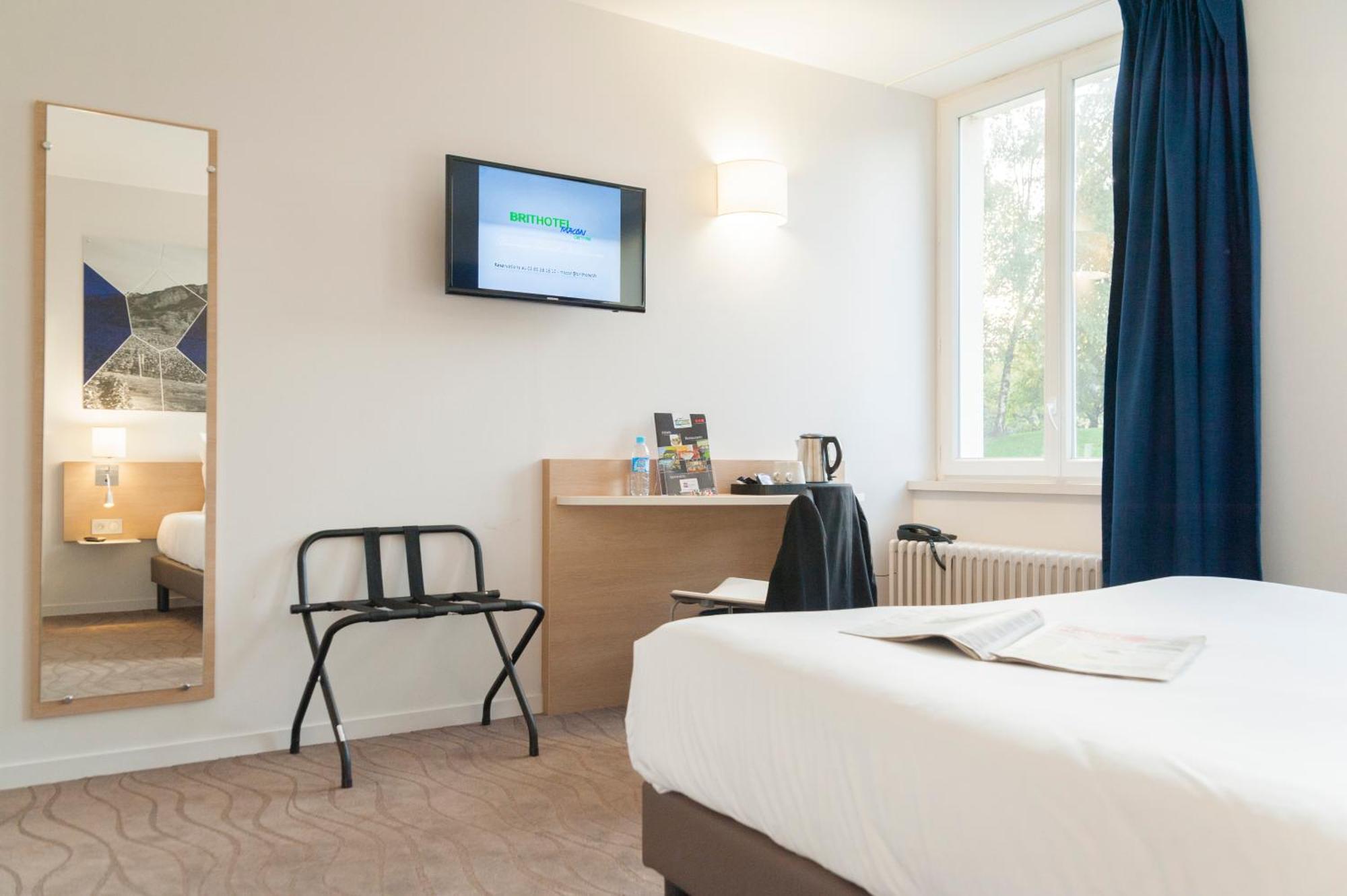 Brit Hotel Macon Centre Gare Экстерьер фото