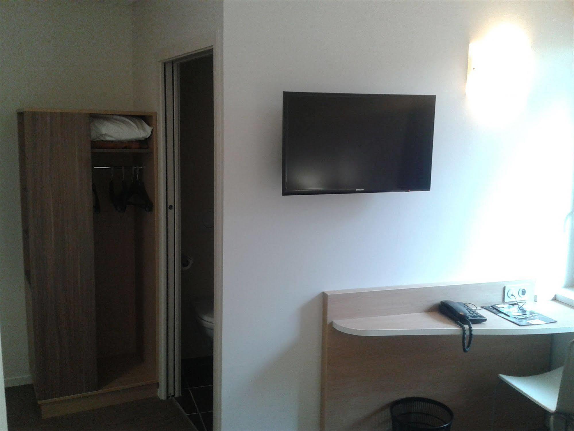Brit Hotel Macon Centre Gare Экстерьер фото