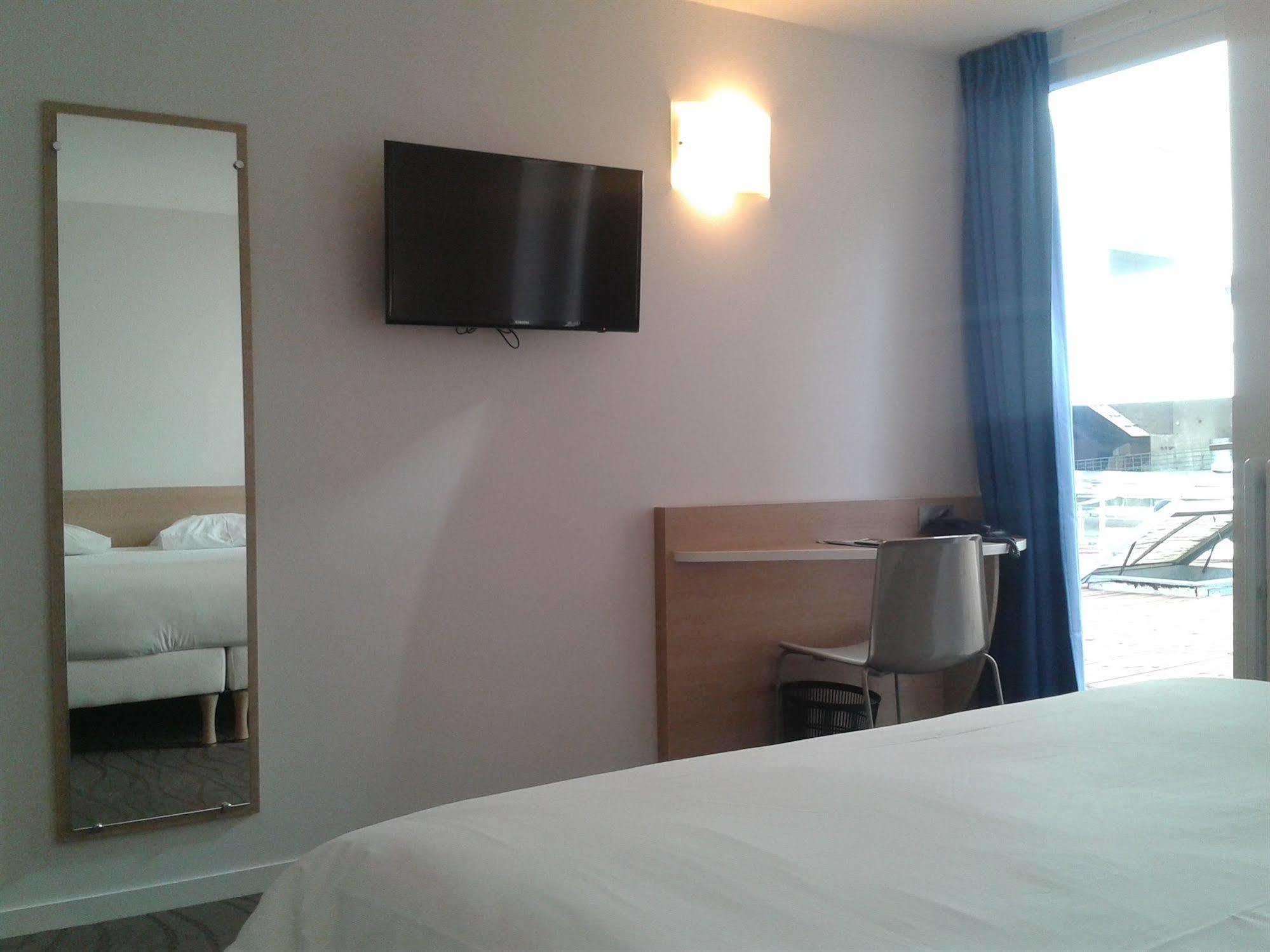Brit Hotel Macon Centre Gare Экстерьер фото